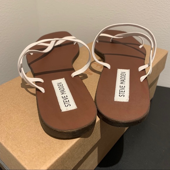 NIB Steve Madden Janessa White Flat Sandal - Picture 5 of 6